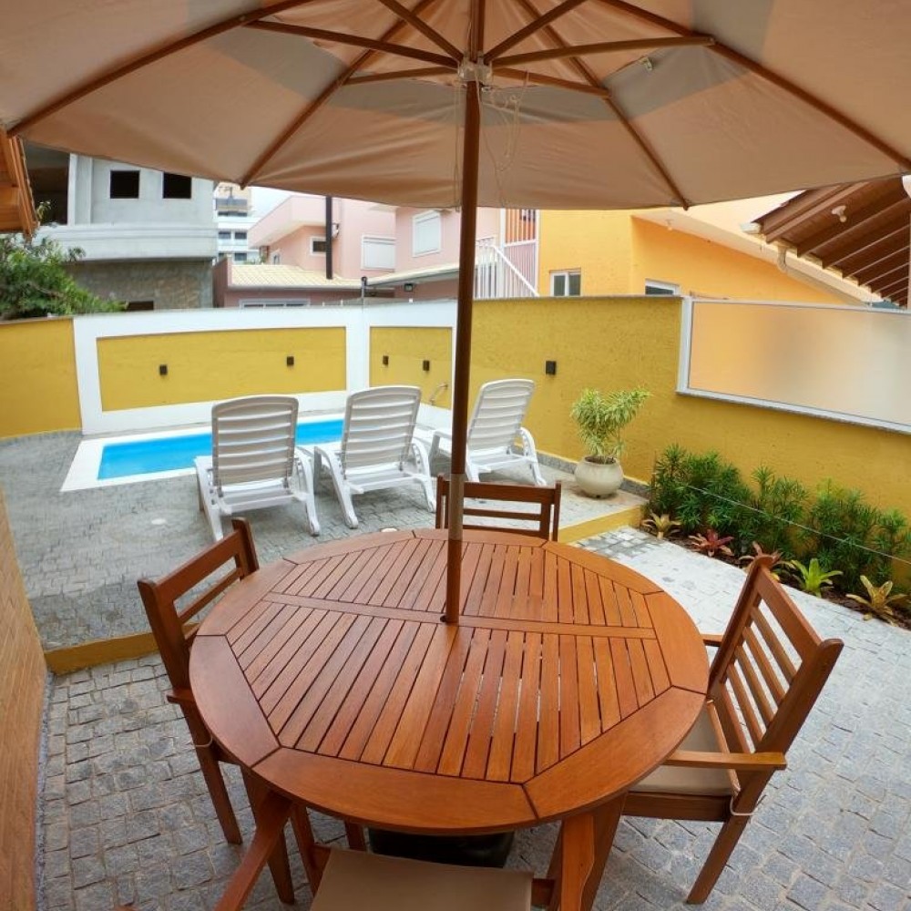 Casa com piscina para locao na praia de Palmas 