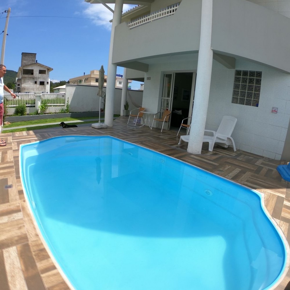 Casa pra locao com piscina na praia de Palmas 