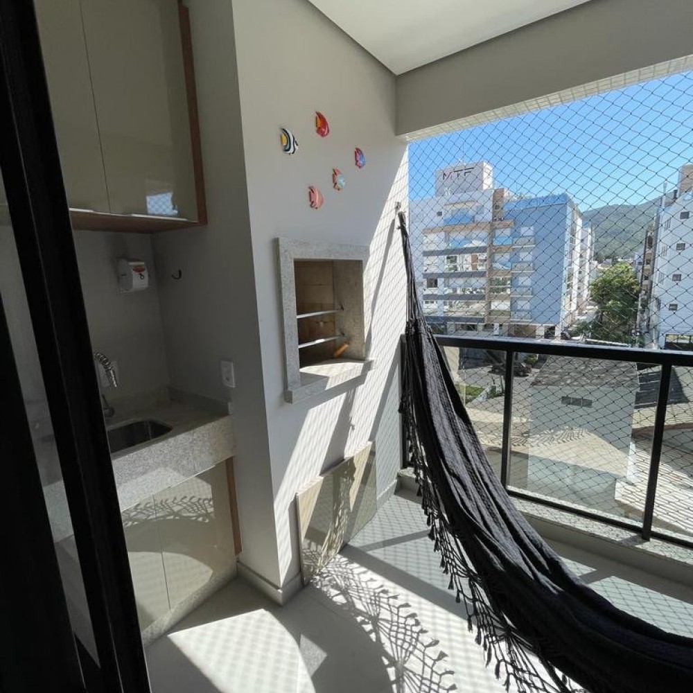 Apartamento com sacada na Praia e Palmas